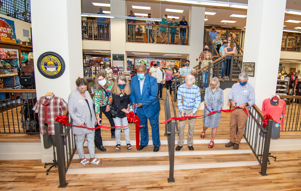 The ribbon cutting at the Mast Store in Downtown Roanoke in 2020